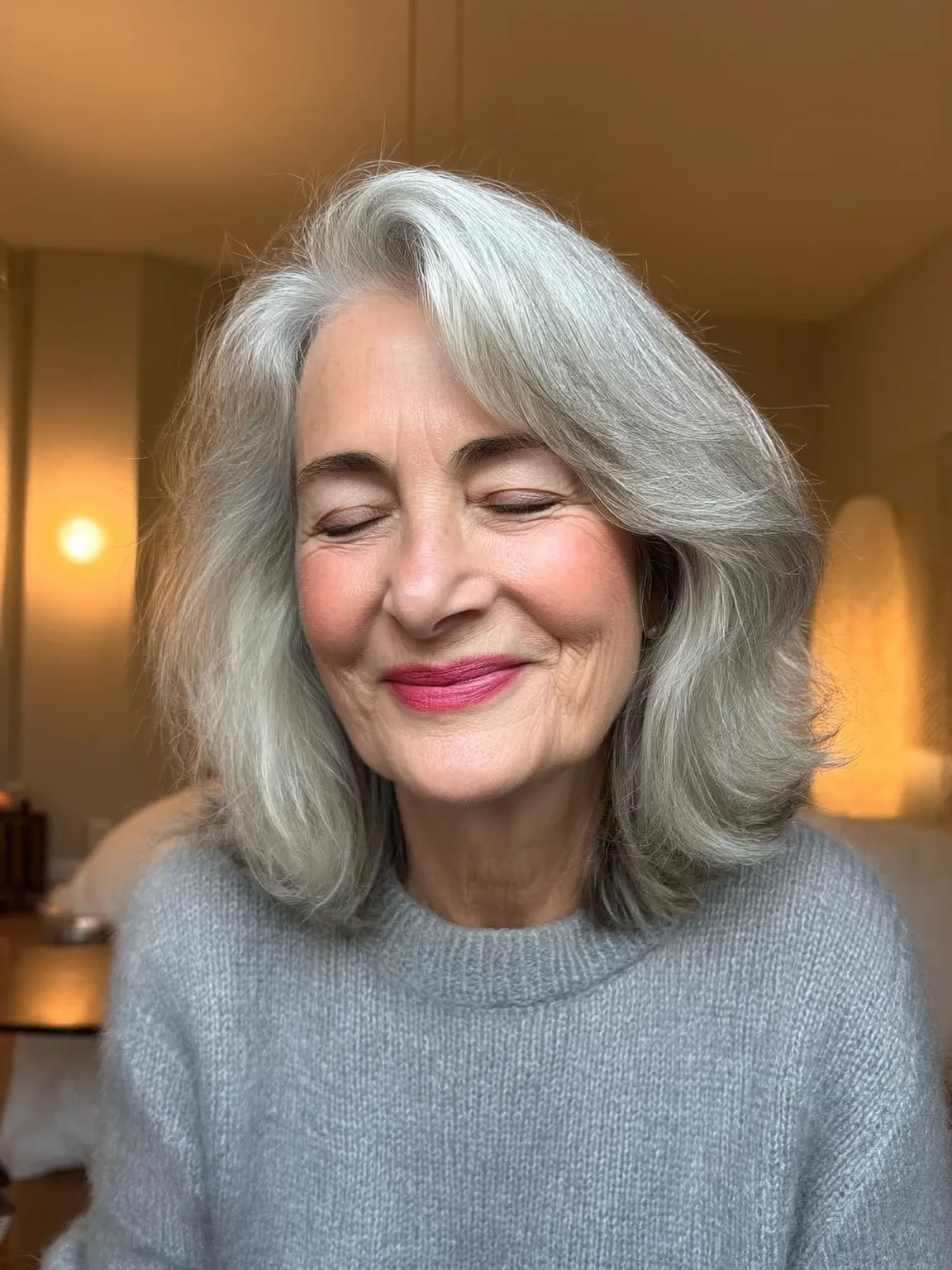 Classic Wavy Bob in Silver Gray with Side-Swept Bangs